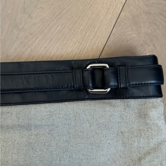 Leather and linen pouch - Picture 2 of 9